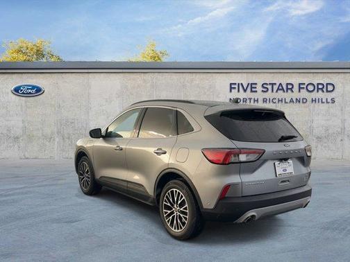 2022 Ford Escape PHEV Titanium