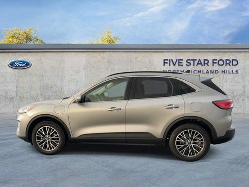 2022 Ford Escape PHEV Titanium