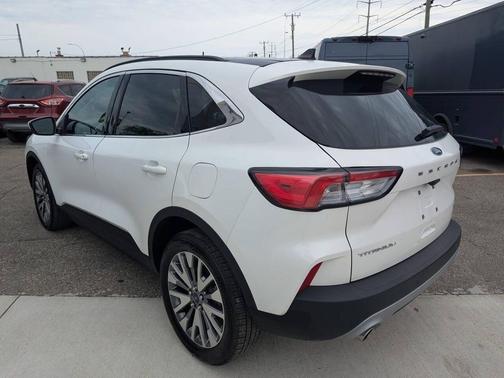 Star White Metallic Tri-Coat 2022 Ford Escape Titanium