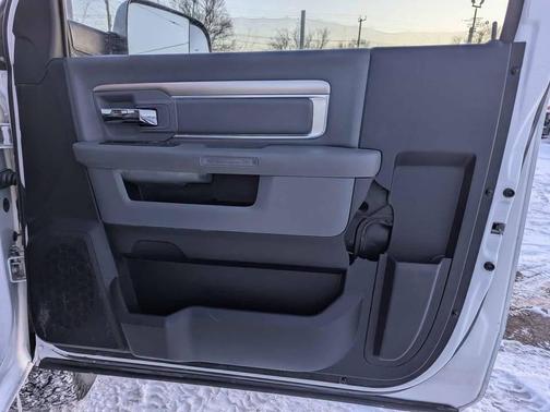 2017 RAM 3500 Tradesman Regular Cab 4x4 8' Box