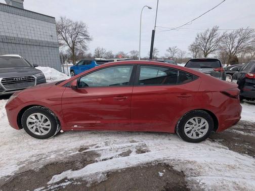 2019 Hyundai ELANTRA SE