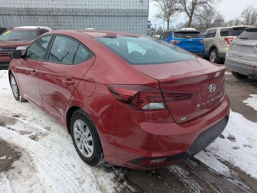 2019 Hyundai ELANTRA SE