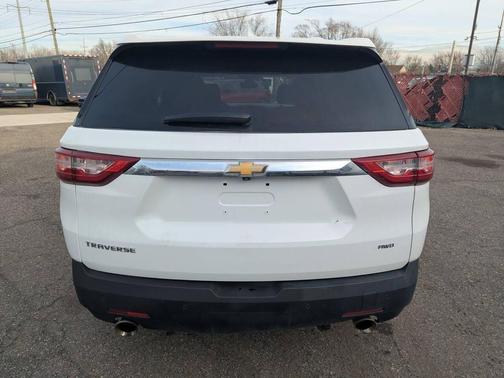 Summit White 2021 Chevrolet Traverse LS