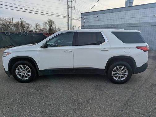 Summit White 2021 Chevrolet Traverse LS