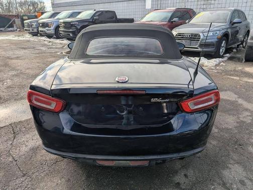 2018 FIAT 124 Spider Base