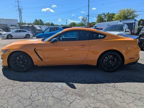 Orange Fury Metallic Tri-Coat 2018 Ford Shelby GT350R Base