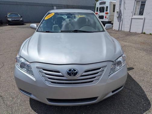 Classic Silver Metallic 2009 Toyota Camry LE