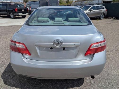 Classic Silver Metallic 2009 Toyota Camry LE