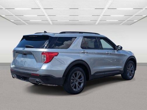 Iconic Silver Metallic 2023 Ford Explorer XLT