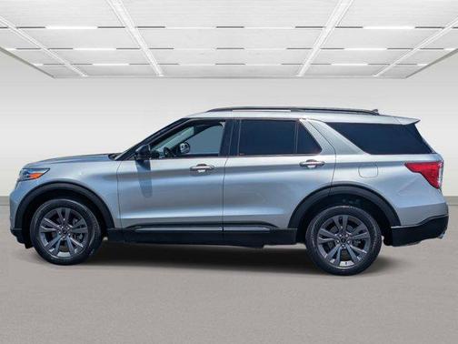 Iconic Silver Metallic 2023 Ford Explorer XLT