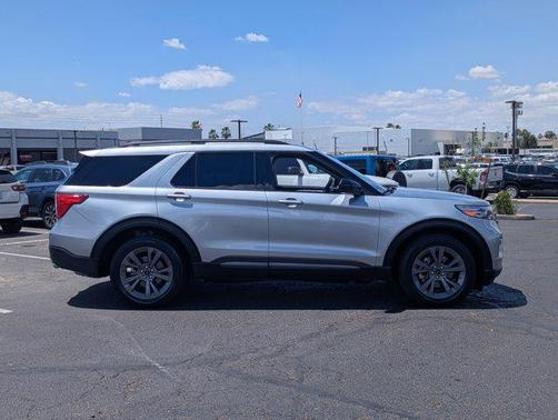 Iconic Silver Metallic 2023 Ford Explorer XLT