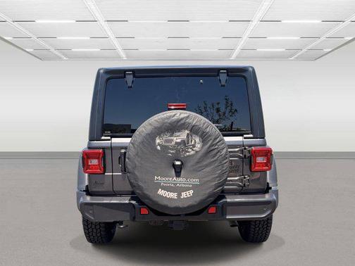 Granite Crystal Metallic Clearcoat 2024 Jeep Wrangler Willys