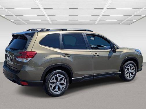 Autumn Green Metallic 2024 Subaru Forester Premium