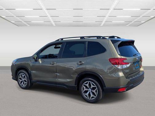 Autumn Green Metallic 2024 Subaru Forester Premium