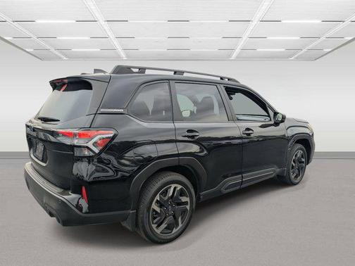 Crystal Black Silica 2025 Subaru Forester Limited