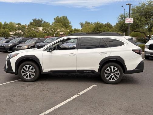 Crystal White Pearl 2025 Subaru Outback Premium