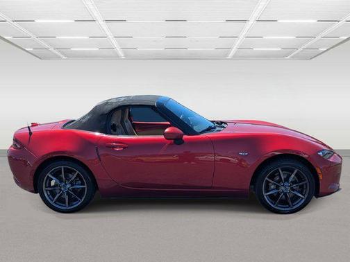 Soul Red Metallic 2016 Mazda MX-5 Miata Grand Touring
