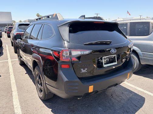 Crystal Black Silica 2023 Subaru Outback Wilderness