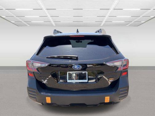Crystal Black Silica 2023 Subaru Outback Wilderness