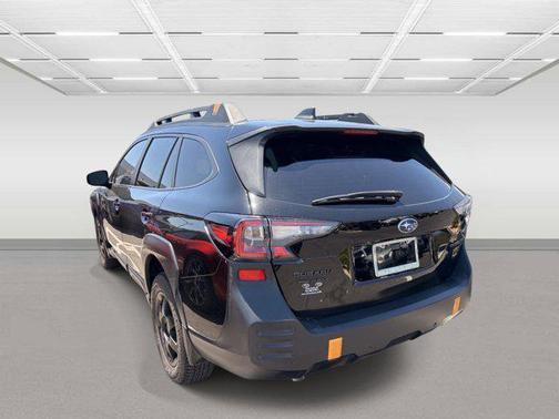Crystal Black Silica 2023 Subaru Outback Wilderness