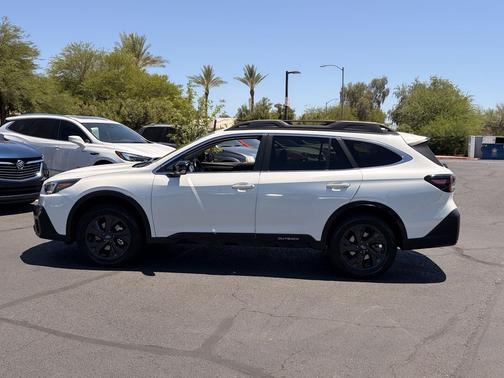 Crystal White Pearl 2022 Subaru Outback Onyx Edition XT