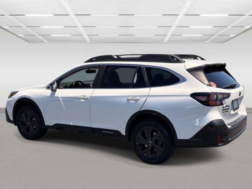 Crystal White Pearl 2022 Subaru Outback Onyx Edition XT