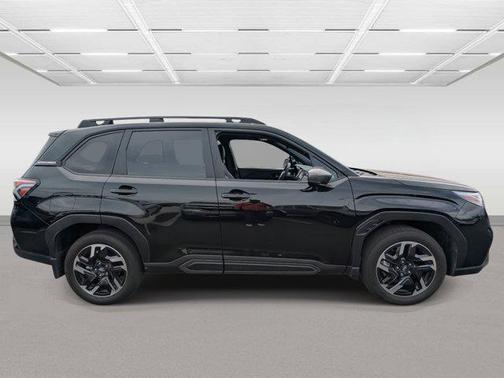 Crystal Black Silica 2025 Subaru Forester Limited