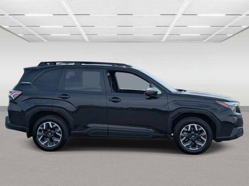 Crystal Black Silica 2025 Subaru Forester Premium