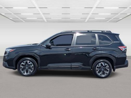 Crystal Black Silica 2025 Subaru Forester Premium