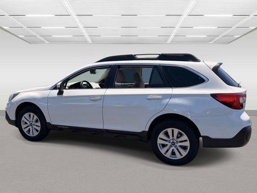 Crystal White Pearl 2018 Subaru Outback 2.5i Premium