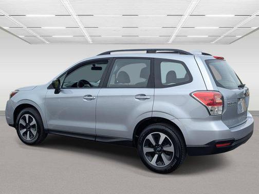 Ice Silver Metallic 2017 Subaru Forester 2.5i