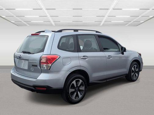 Ice Silver Metallic 2017 Subaru Forester 2.5i