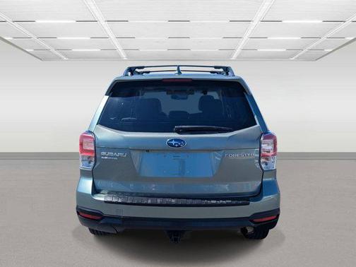 Jasmine Green Metallic 2018 Subaru Forester 2.5i Premium