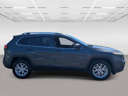 Granite Crystal Metallic Clearcoat 2017 Jeep Cherokee Latitude