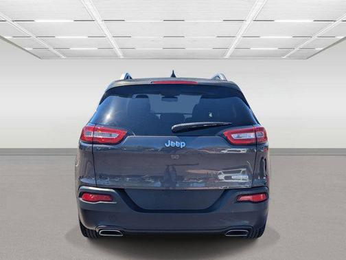 Granite Crystal Metallic Clearcoat 2017 Jeep Cherokee Latitude