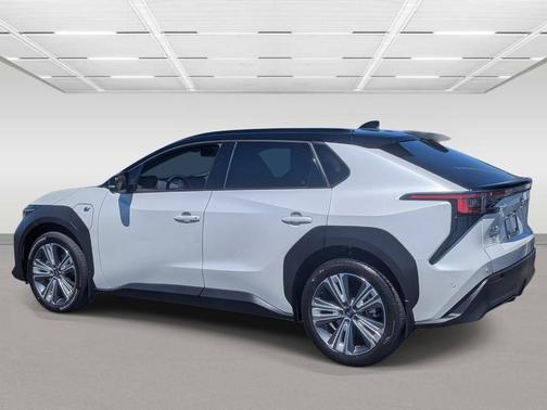 Cosmic White Pearl 2-Tone 2023 Subaru Solterra Touring