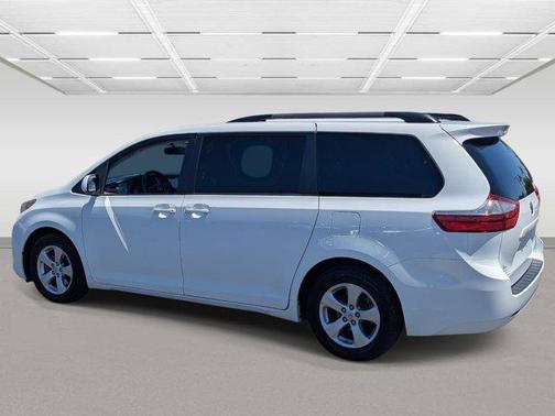 Super White 2017 Toyota Sienna LE