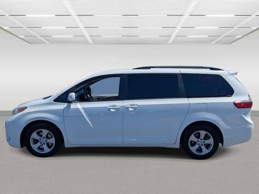 Super White 2017 Toyota Sienna LE
