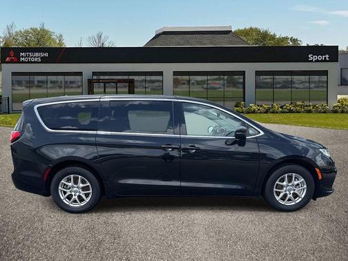 2023 Chrysler Pacifica Touring-L