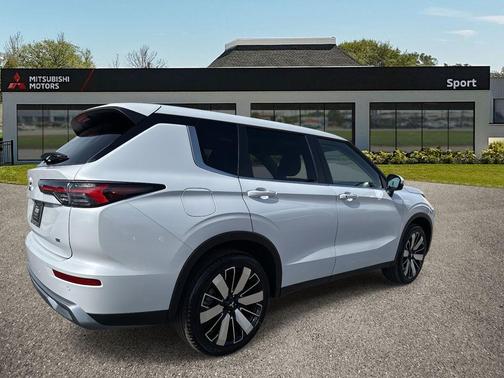 2025 Mitsubishi Outlander SE