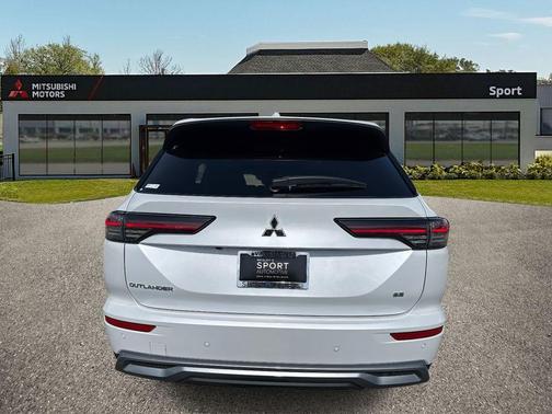 2025 Mitsubishi Outlander SE
