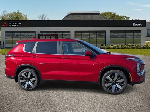 2025 Mitsubishi Outlander SE