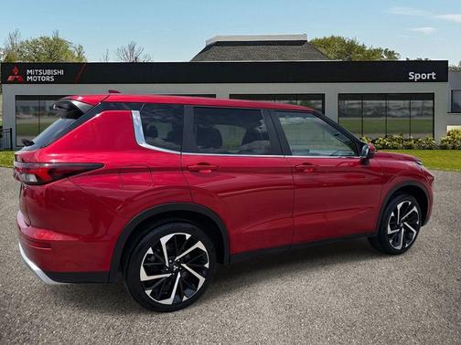 2023 Mitsubishi Outlander SE
