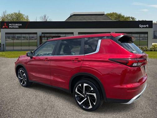 2023 Mitsubishi Outlander SE