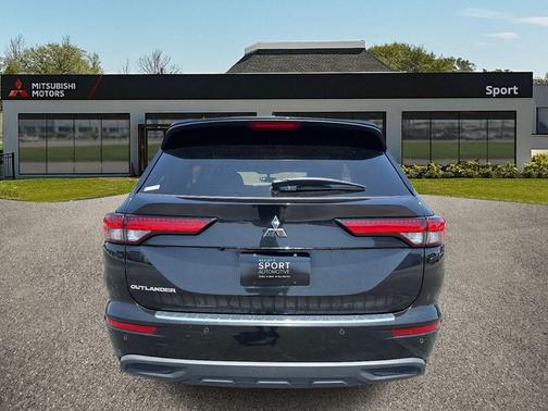 2022 Mitsubishi Outlander ES