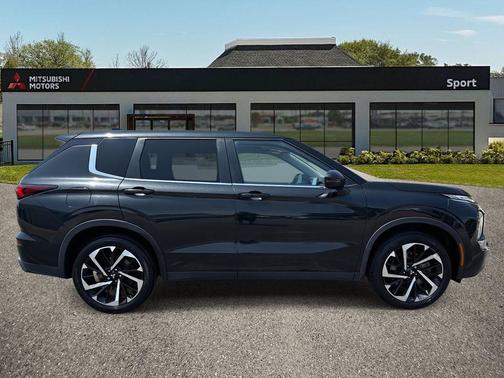 2022 Mitsubishi Outlander ES
