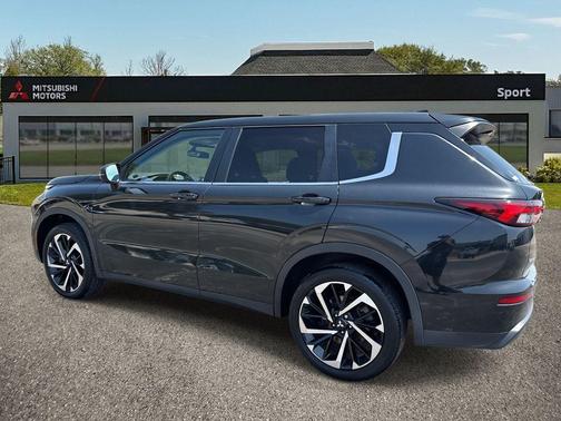 2022 Mitsubishi Outlander ES