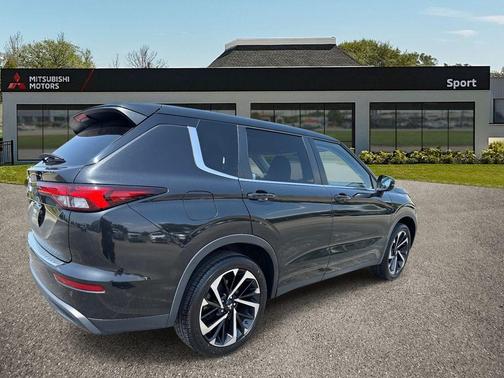 2022 Mitsubishi Outlander ES