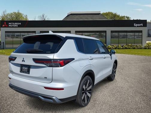 2025 Mitsubishi Outlander SE