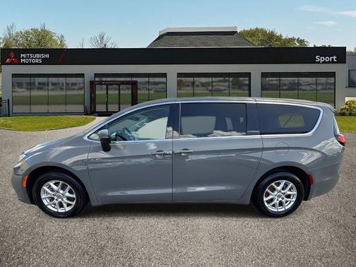 2023 Chrysler Pacifica Touring-L
